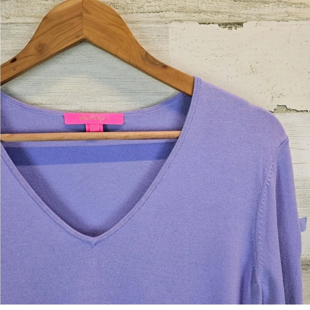 Lilly Pulitzer Lavender Bow Sleeve Top Size Large V-Neck Charming Coastal Preppy - Picture 4 of 7